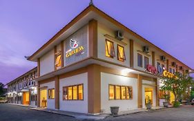 OYO 1117 New Garuda Hotel